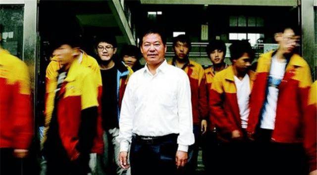 蓝翔创始人荣兰祥:靠岳父妻子起家,成名后与妻子争夺147套房产_孔素英