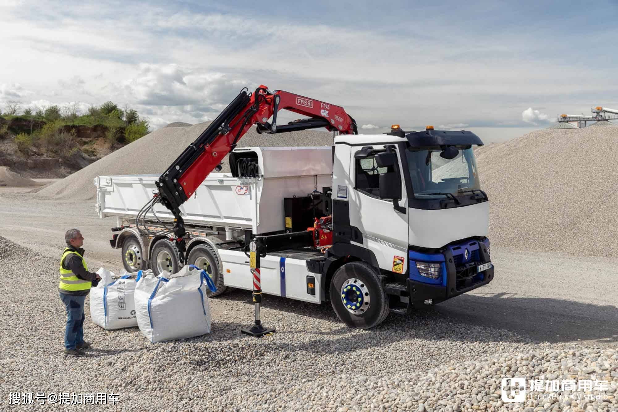 货箱支持三面翻,可向左右及后侧卸货,灵活性更强.