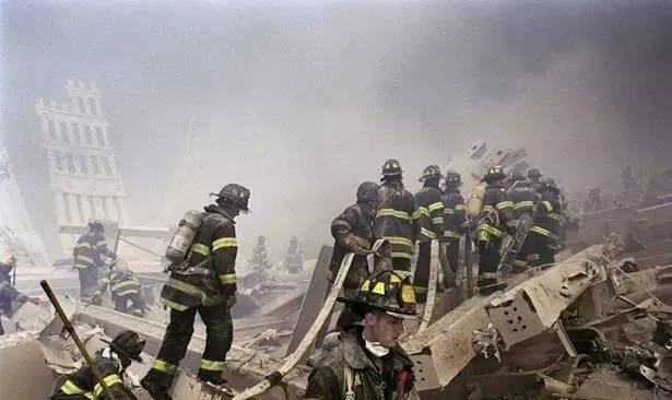 消防人员旧照本次事件共造成死亡及失踪人员多达3000人,有大约20巳 