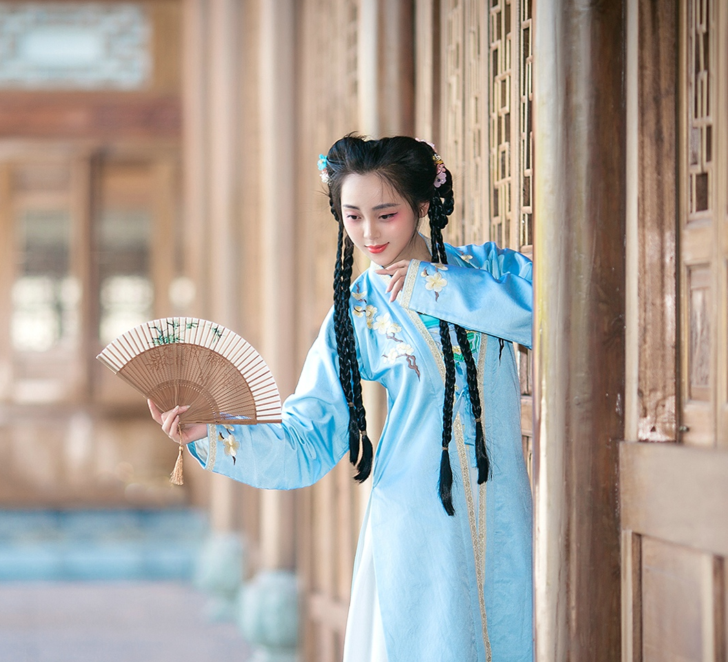 中国女子服饰:一幅艳美的历史画卷