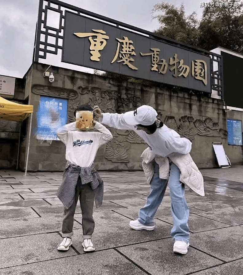 赵丽颖罕见晒与儿子合照!母子现身重庆动物园,满眼遮挡不住爱意