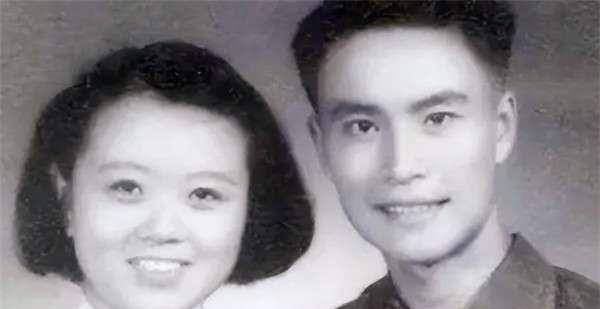 "这个人渣老师的言行,深深地伤害了文树新的心灵.