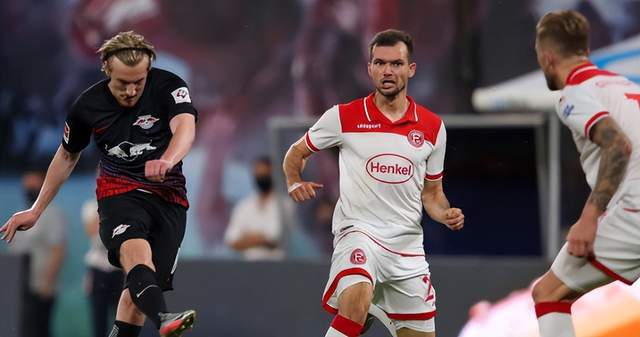 德乙焦点战:波鸿对决杜塞多夫,谁将笑到最后?