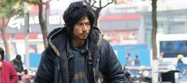 当年"犀利哥"凭借一身超模气质火遍网络,如今他过得怎样?