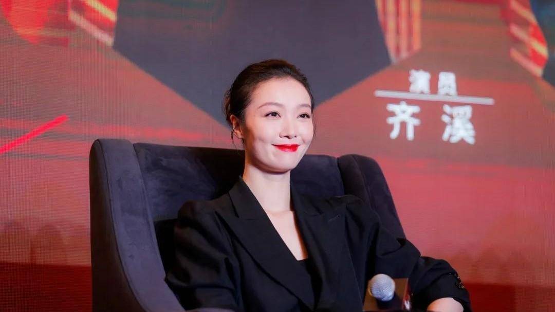 存在感不强,却是很多男孩心中的白月光,齐溪的感情经历有点复杂