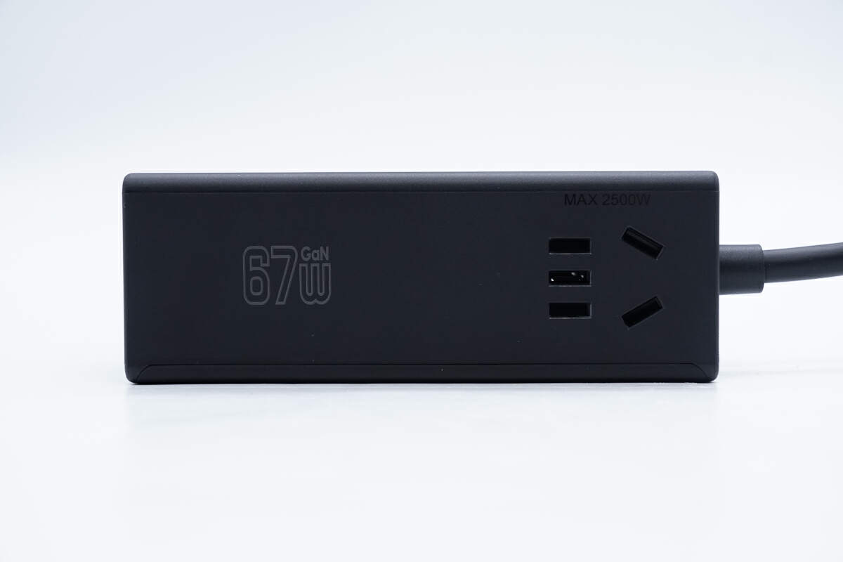 2c2a多口设计,四口同充无需等待,良工67w氮化镓快充插座评测