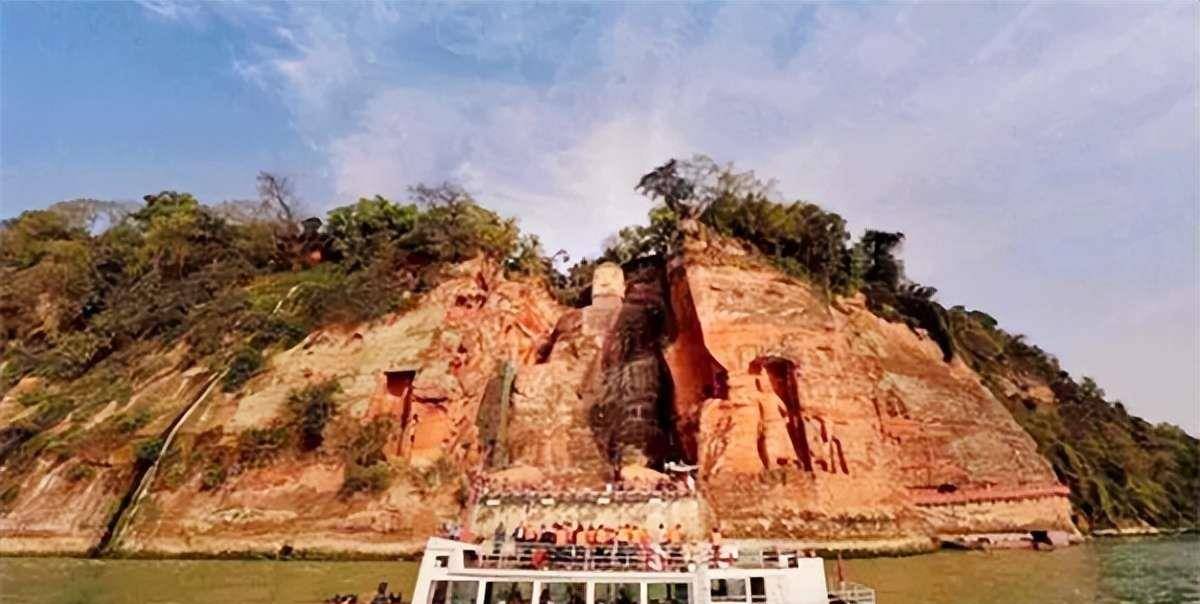 纪实:乐山大佛胸口处发现一密室,专家进入:千年前的谣传被证实