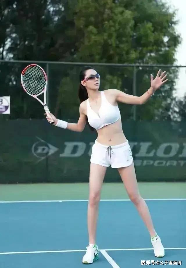 艾尚真:中国第一黄金比例身材,火辣性感撩人!