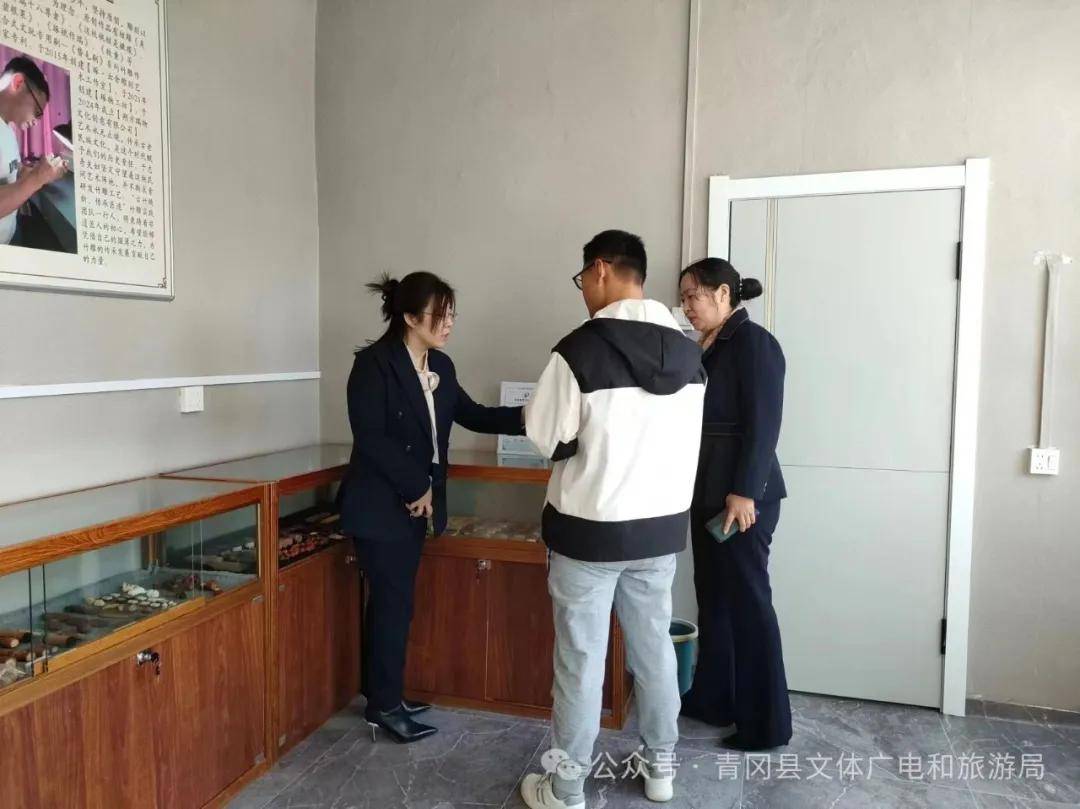 青冈县竹雕实践研发基地揭牌仪式在民政镇举行