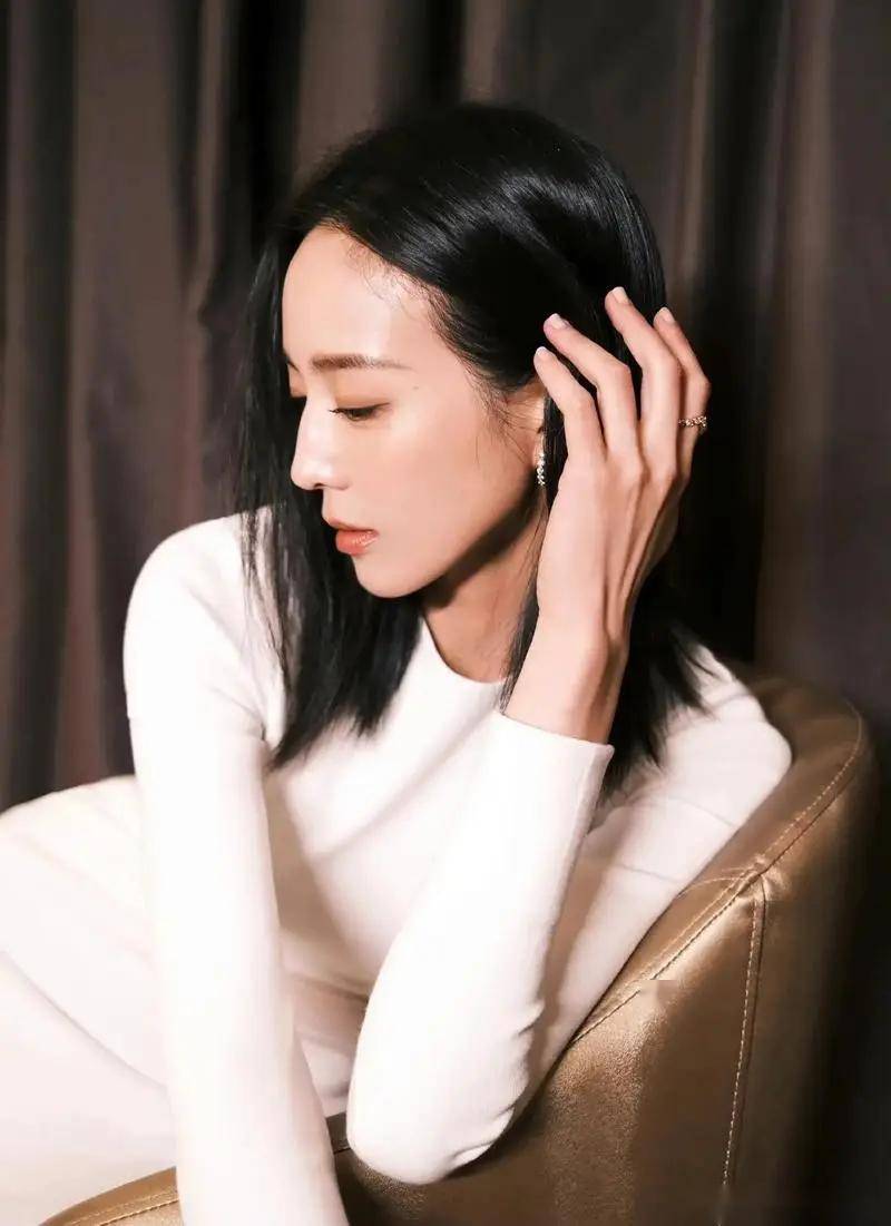 才华与美貌并存的张钧甯,这身材真是绝了!谁能顶得住?