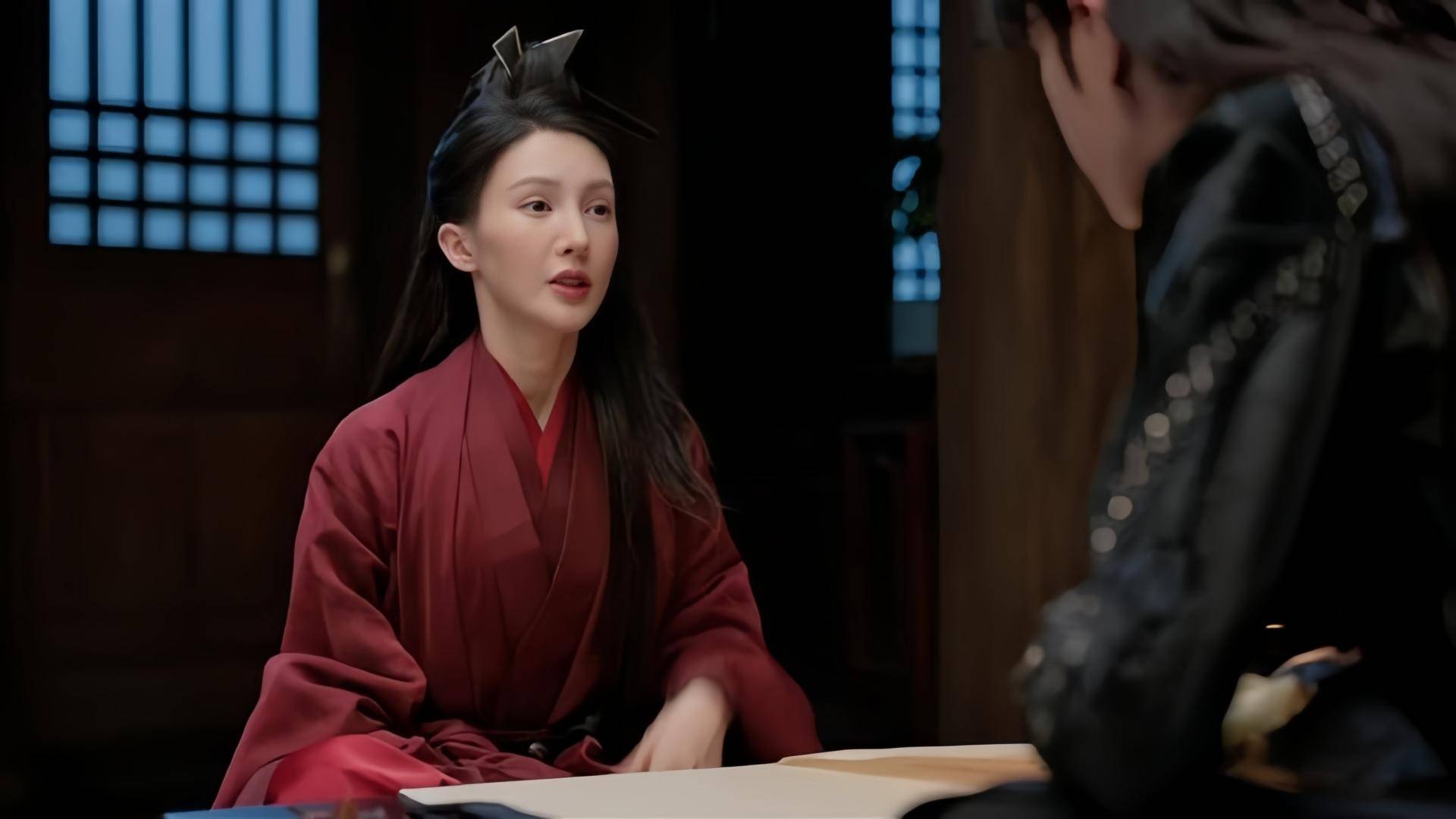 倒不是先入为主的道理,而是金晨身材太过于苗条了,不符合叶灵儿的人设