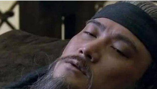 诸葛亮临死前要求"四人抬棺,往南走,绳断下葬",这是为了什么