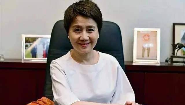 舞女出身,攀上豪门,李宝珠麻雀变凤凰,独揽丈夫几百亿资产