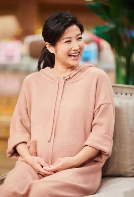 与前夫丁克,二嫁"央视名嘴"却高龄产子,如今人生刚刚好_蒋虎_徐春妮