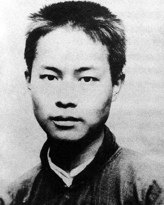 与不爱自己的女人结婚,中年数次自杀,沈从文把一生都过成了寂寞