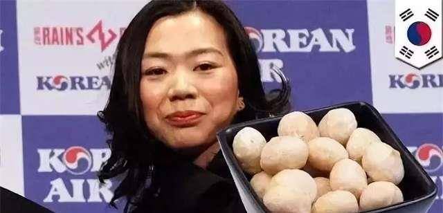 2014年,"恶魔千金"赵显娥因一袋坚果逼乘务员下跪,后来怎样了