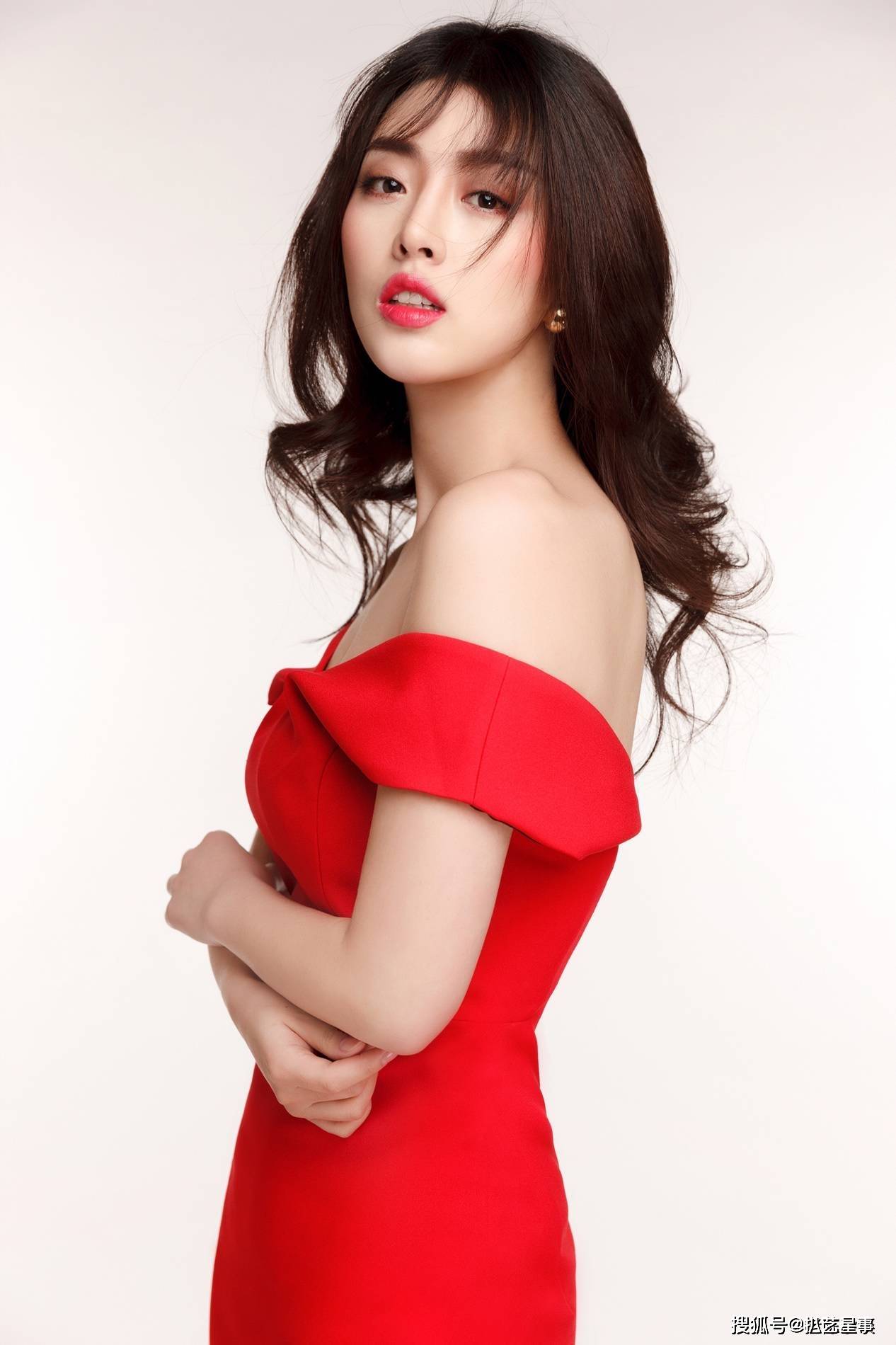 余薇薇:璀璨星光,魅力无界_才华_女性_身材