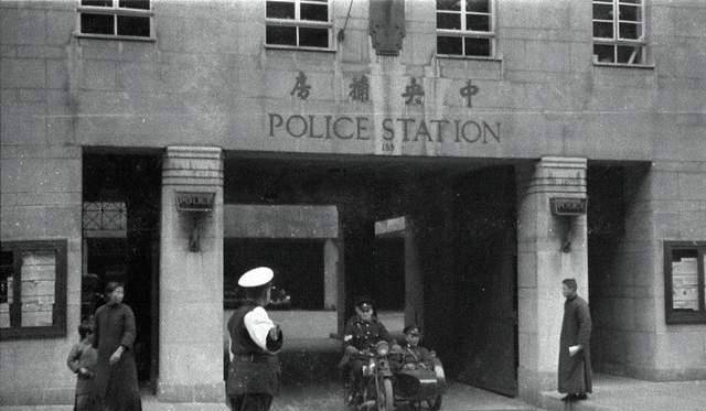 解放前上海英国巡捕房很快,提篮桥分局的专案组和这起案件的专案组