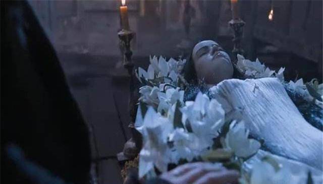 25岁女孩离奇死亡,5年后专家开棺,尸骨之上却发现亮眼荧光