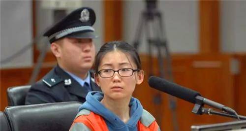 北京一女子,因拒缴40元停车费,撞死收费员,祖父称在家横惯了_杨雪鸥