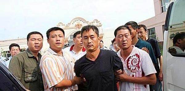 "东北悍匪"张显光落网记:携弟作案,自制炸弹,枪支抢银行