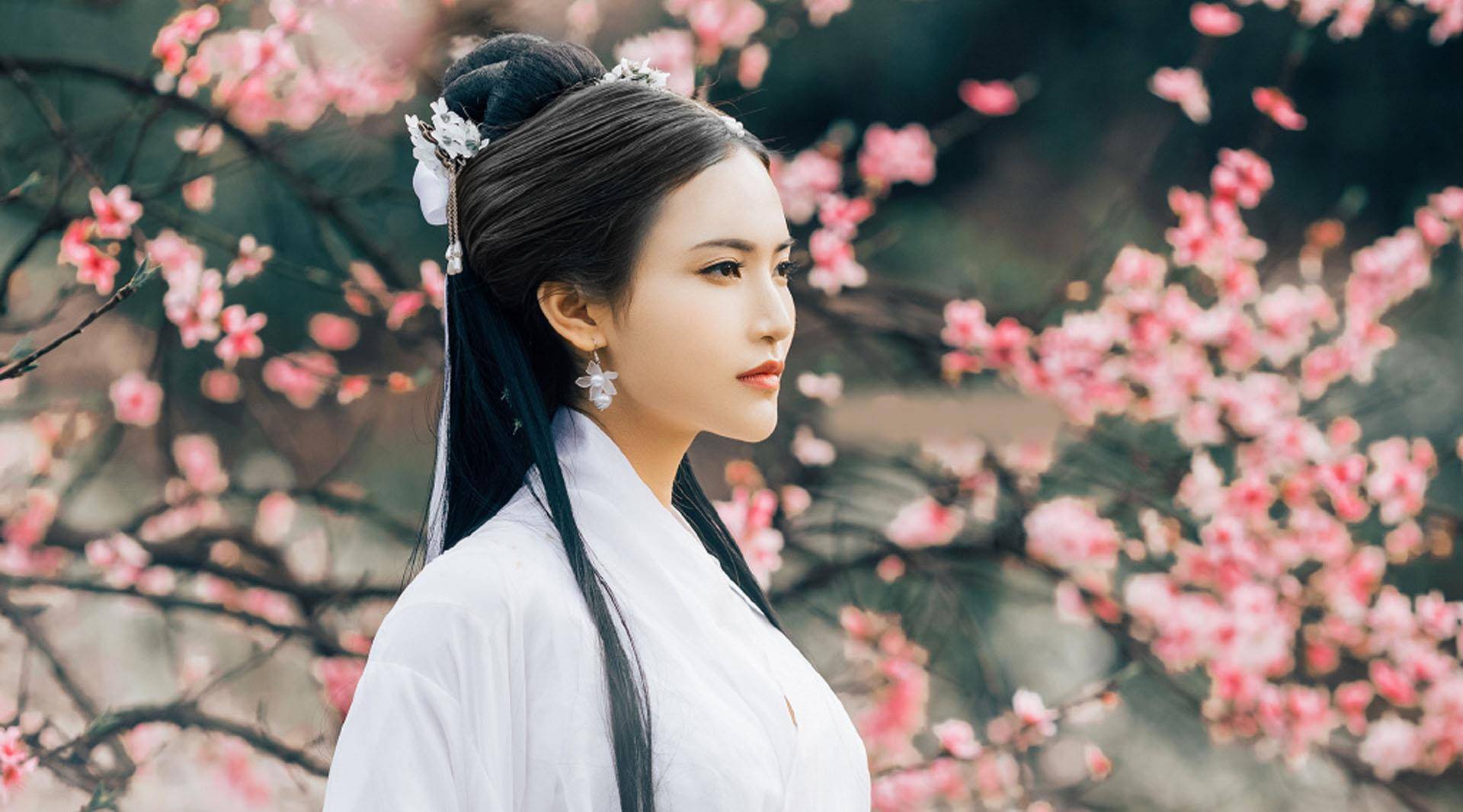 比"缠足"还恐怖的陋习,一个挤坏器官,一个孩子看了都害怕