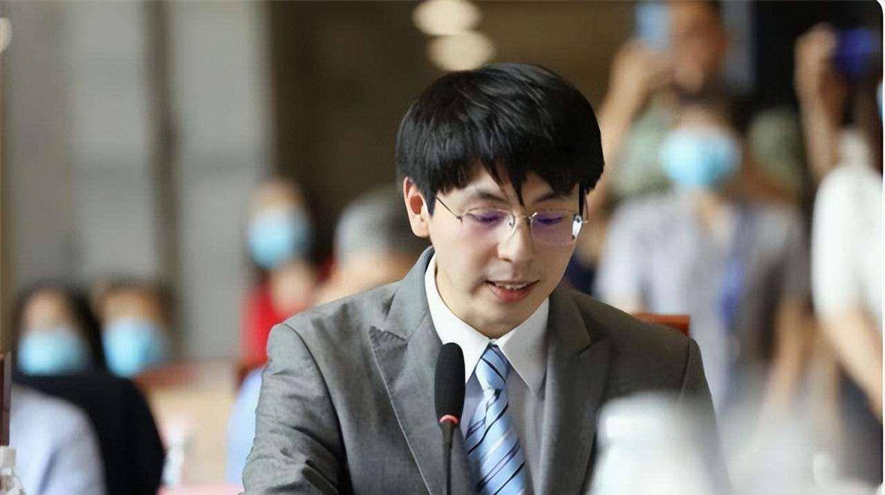 "酒厂技术员"麻一铭:岳父母反对仍娶护国女战神,儿子让他骄傲