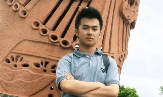 他被称为"黑客教父",曾说过:只要有我在,没人敢侵犯中国网络