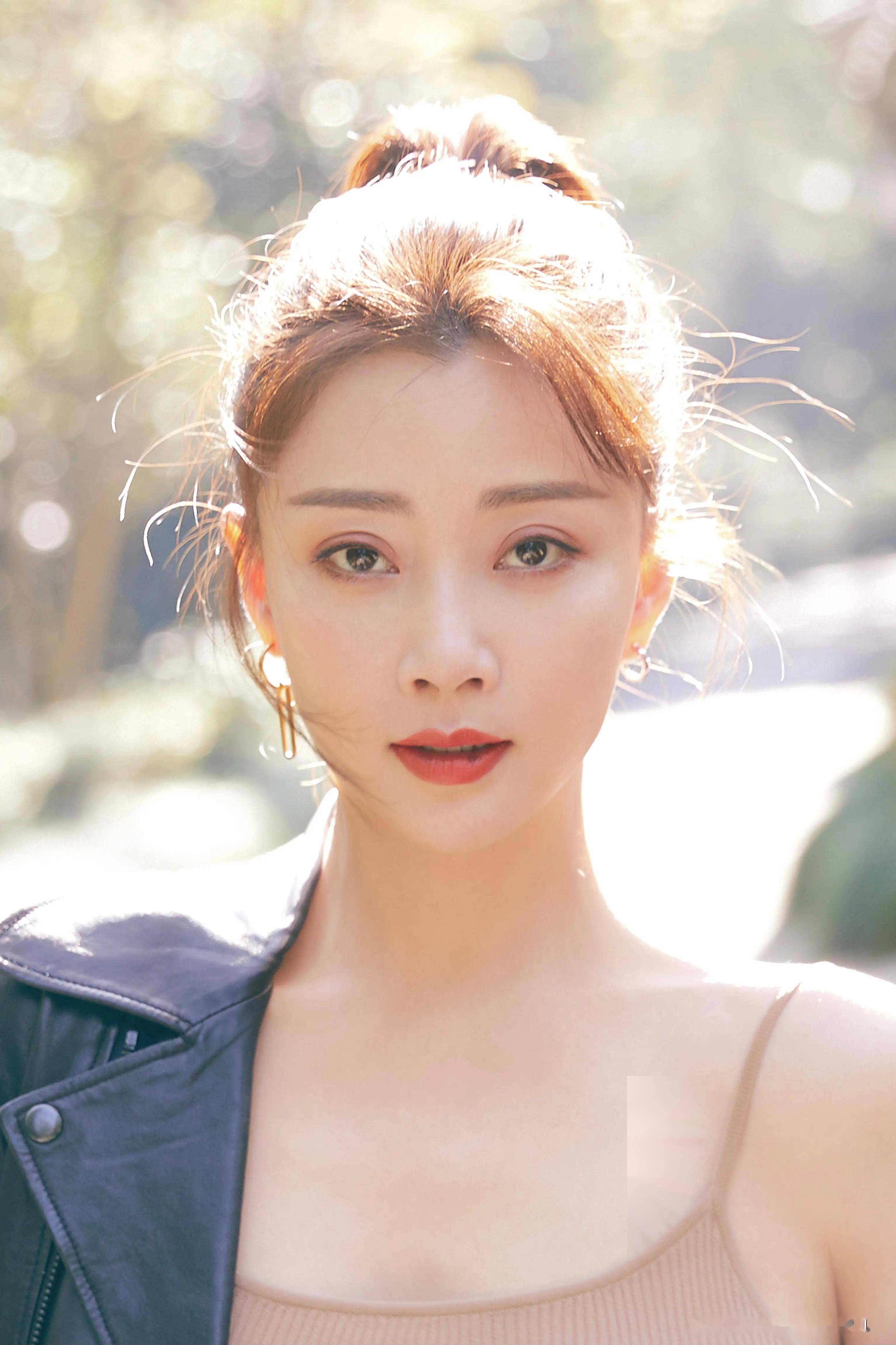 殷桃的才华与美貌,极品尤物的性感无法抵挡!