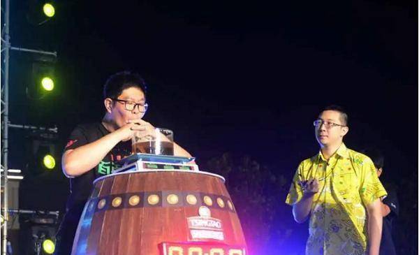 青岛小伙任光超:蝉联5届啤酒节冠军,赢5辆车15万现金