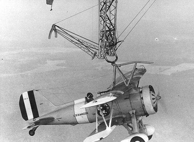 世界上第一架飞艇图片