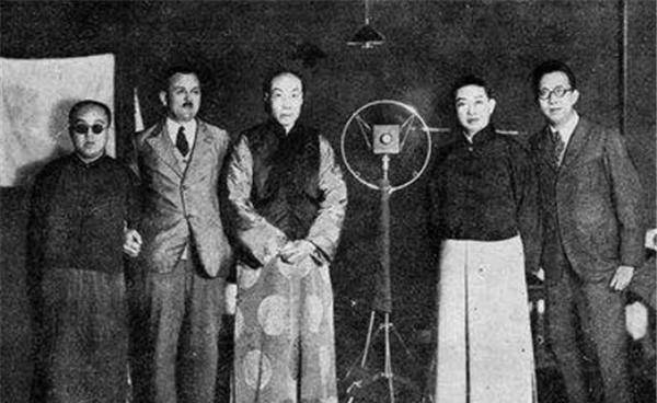 王明华:家产给福芝芳,婚戒给孟小冬,爱情争夺的背后,她不可怜