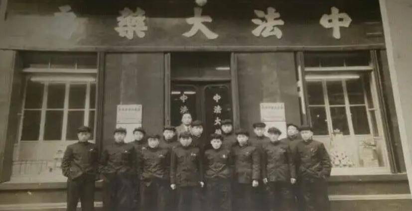 他觉得自己的眼光不应该局限于医药行业,或许在其他行业也能大显身手.