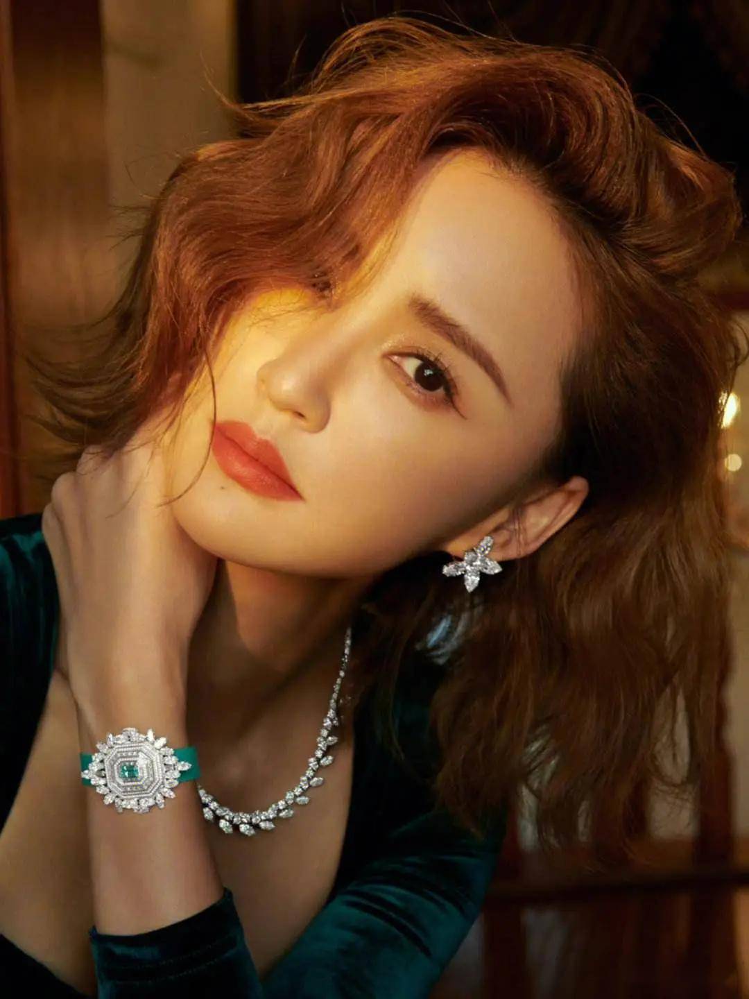 张歆艺新写真,每一帧都是迷人的挑战,你顶得住吗?