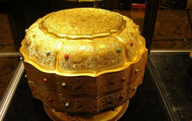 用所有积蓄换一块"石头",珍藏50年后,如今专家却说:"宝物"