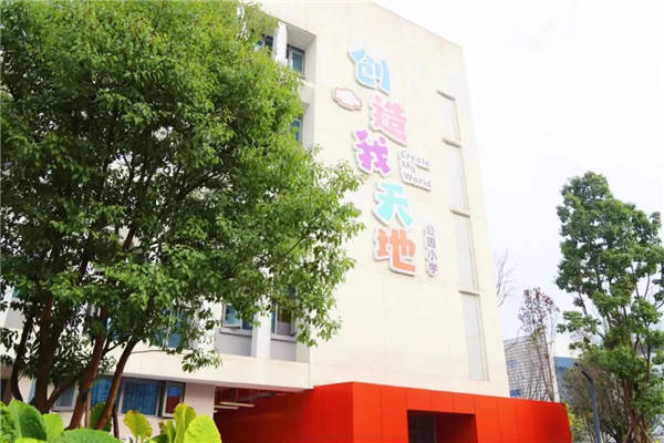 深圳绿色校徽的学校图片