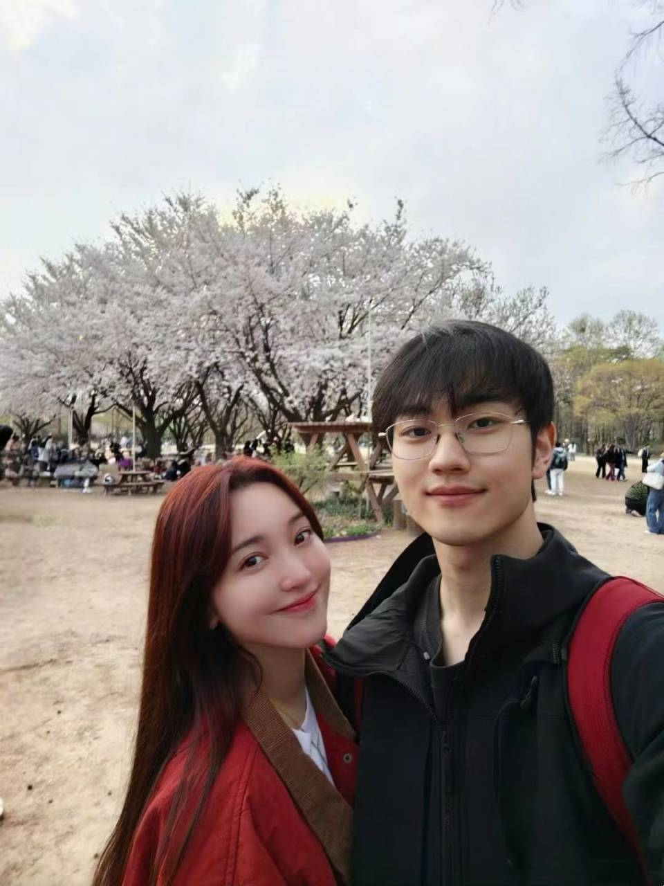 金莎与孙丞潇异地恋情深互诉思念,网友:p图太狠天山童姥既视感