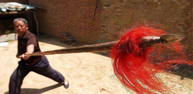 老人是"杨家将"第37代传人,虽然身怀绝技,却至今"不收徒弟"