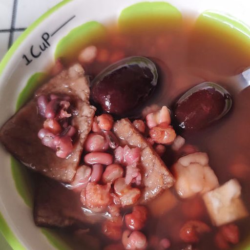 赤小豆薏米祛湿汤,材料简单易买还实惠,适合春季的好汤