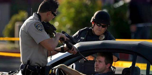 同是警服,"忍了"美国和韩国,看到迪拜警服:和想象的不一样