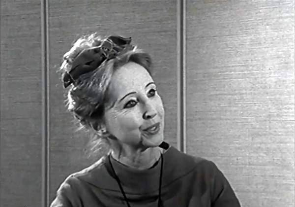 分别是她与丈夫雨果,情人米勒及米勒的妻子琼