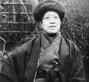 她是民国才女,也是女刺客,师从苏曼殊,因精神错乱跑到北大痛哭