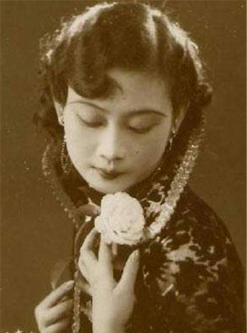 她是上海滩第一美女的女儿,嫁给民国总统,晚年却在寺庙孤独离世