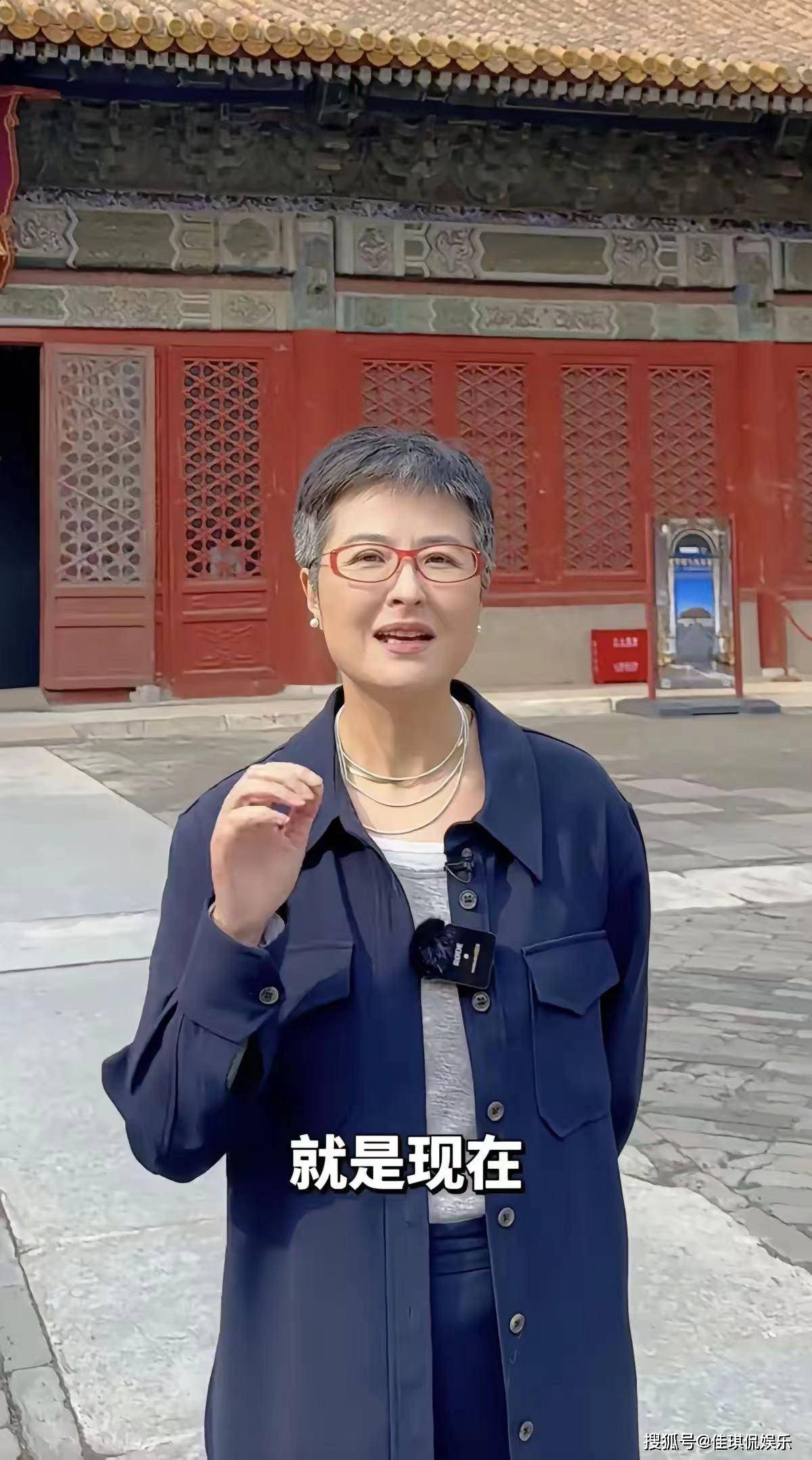 51岁张泉灵近照吓坏网友!满头白发,讲话漏气!知情者曝衰老原因