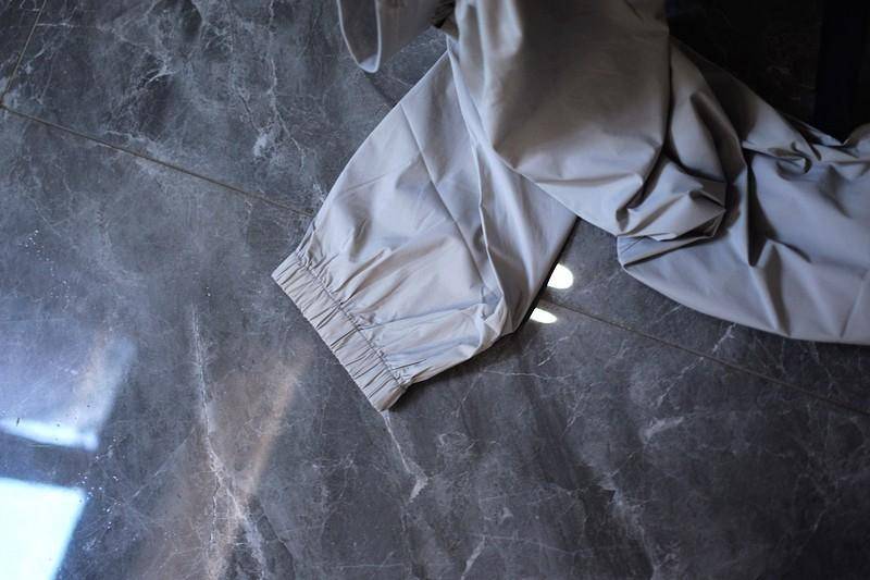 清凉一夏从“素湃”开始 寒水石凉感抗菌防晒速干休闲裤