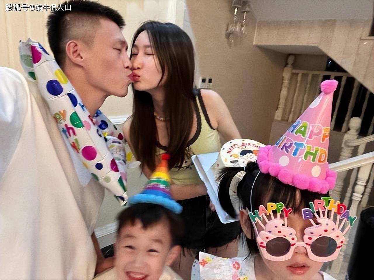 因大长腿一见钟情,夫妻俩的一个决定感动全国_周鹏刘_刘美_刘晓宇