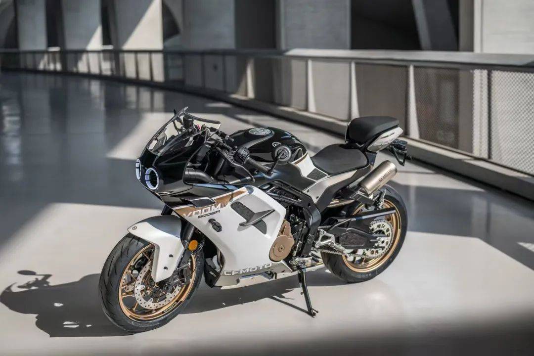 复古仿赛500sr voom不好看?我有女骑流量密码