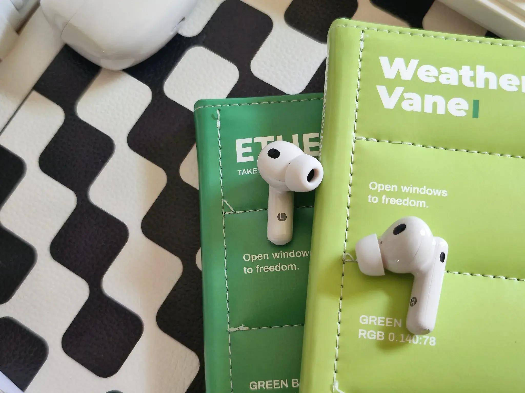 快乐藏在耳朵里?双动圈、双金标、深降噪、空间感一个不落都给你!