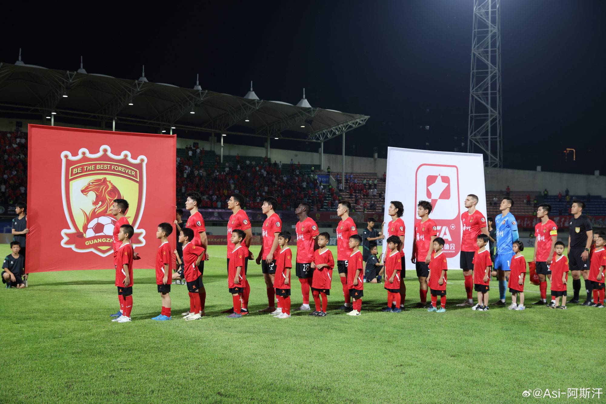 这就够了!恒大球迷寄语保利尼奥:请速归,助广州队冲超