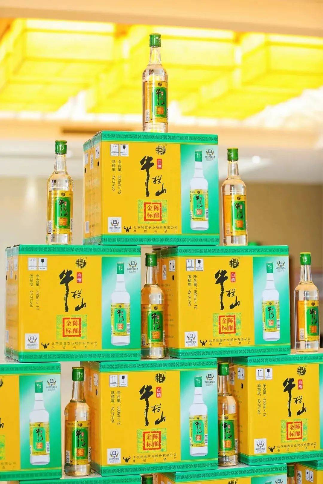 性价比层面,对于坚持民酒定位的牛栏山酒厂而言,金标陈酿